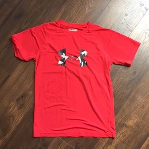 Youth boys medium under Armour tshirt